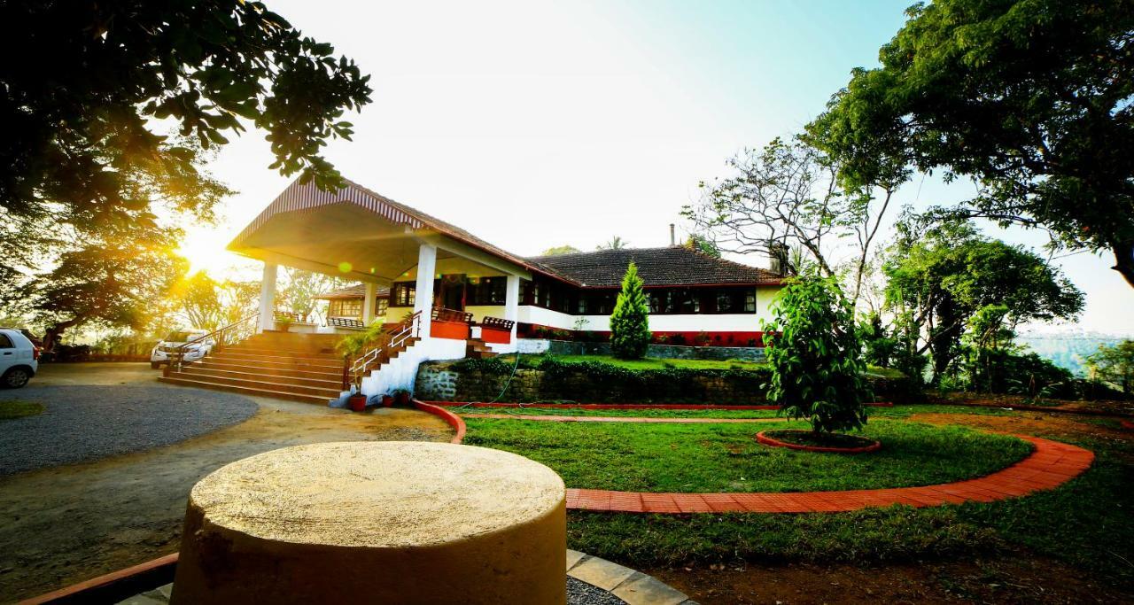 Tea Tours Ripon Heritage Bungalow Meppadi Exterior photo